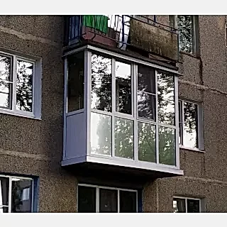 Остекление П-образного балкона в панельном доме - фото - 1